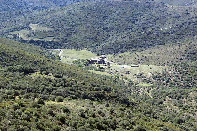 Baixada al monestir