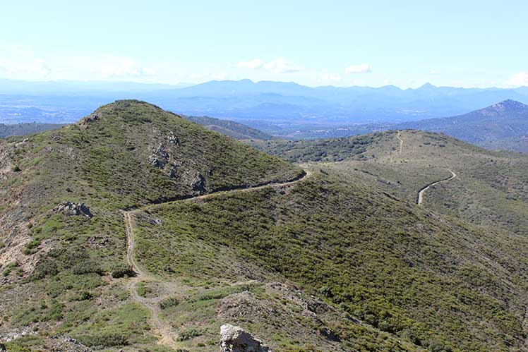 Puig Bonic i al fons el Coll de Plaja